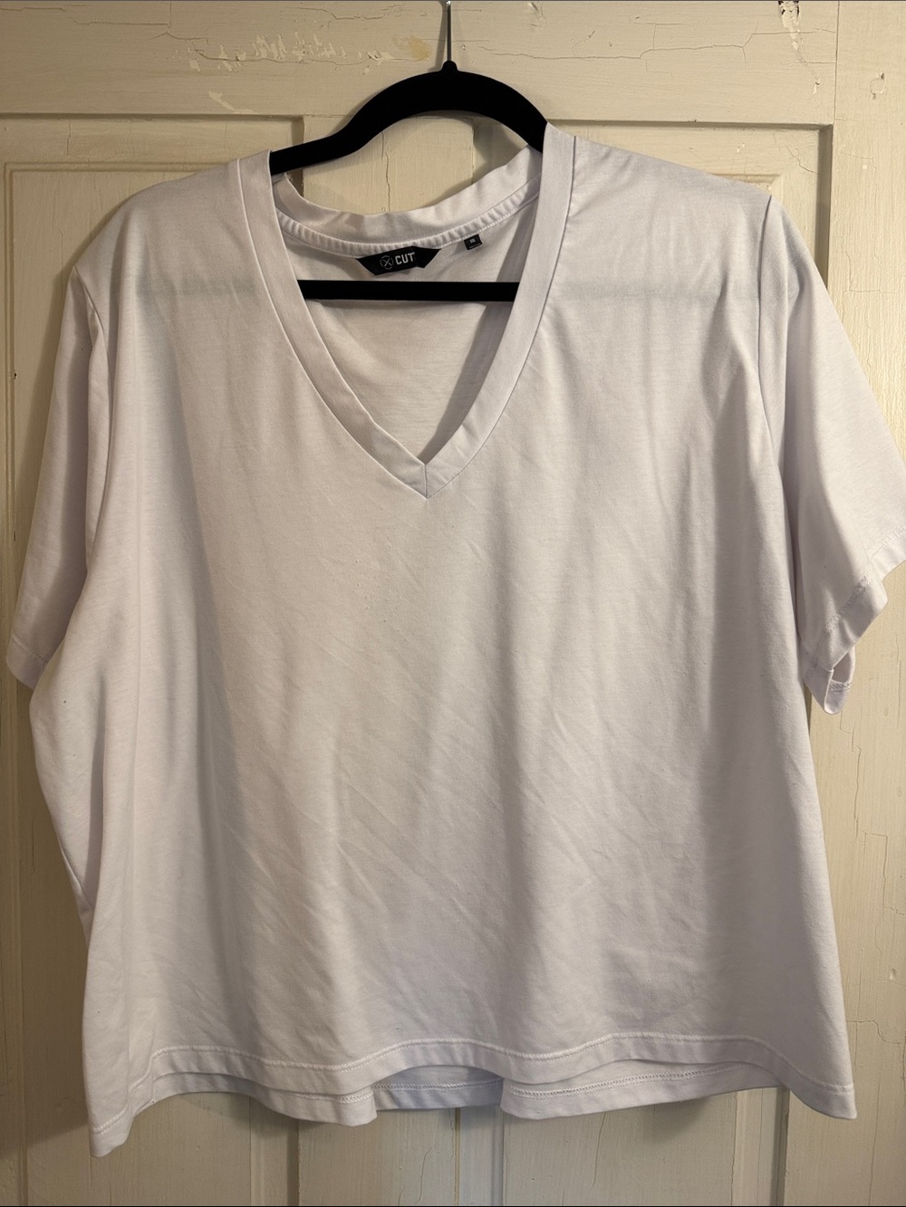 Cuts Clothing White V-Neck Short Sleeve Tee